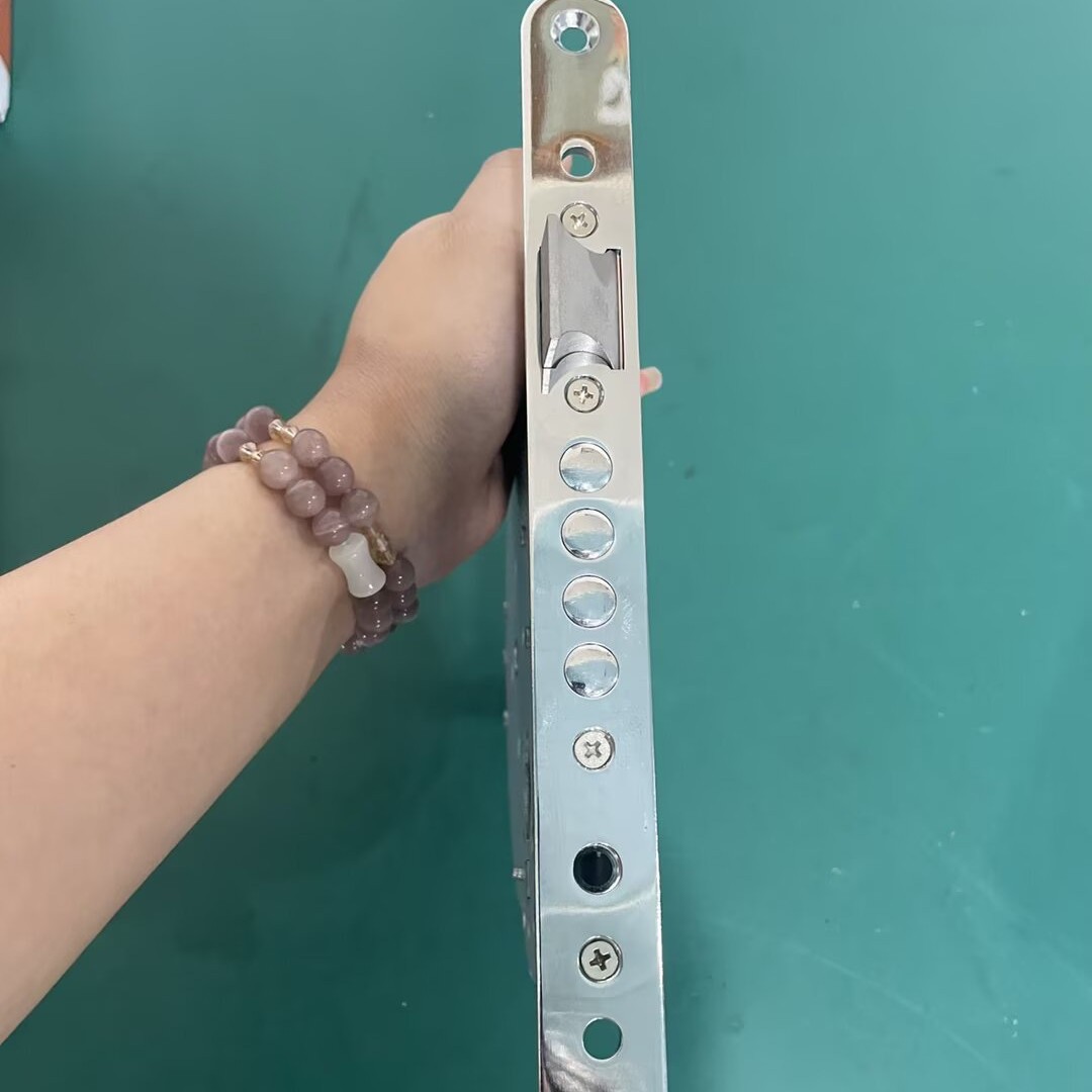 Inteligentna Automatyczna Izra – Home Security Locks recenzja i cena